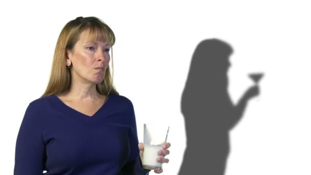 Mléko a alkohol — Stock video