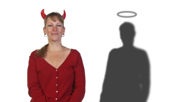 Vrouw van de duivel engel — Stockvideo