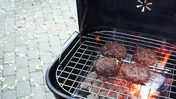 Grilling Burgers — Stock Video