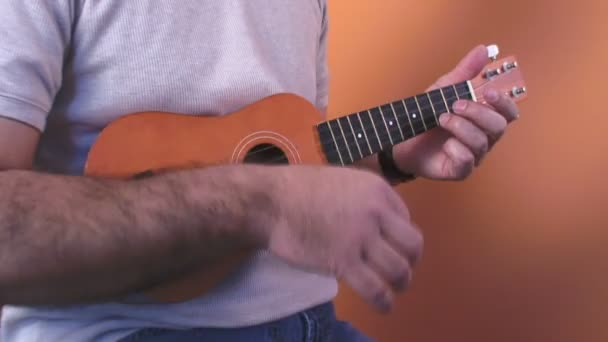 Giocatore di ukulele — Video Stock