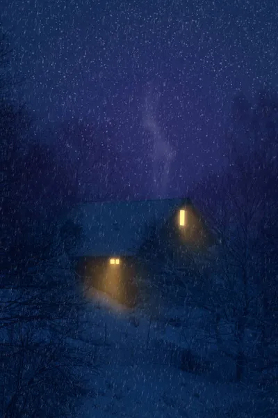 Schöne Nacht Winter Weihnachtslandschaft Blick Auf Einsames Verschneites Landhaus Mit — Stockfoto