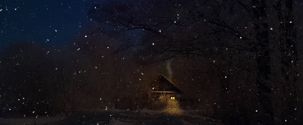 美しい夜の冬のクリスマスの風景 窓から暖かい光で孤独な雪のカントリーハウスの眺め 星空の夜とクリスマスの束 パノラマバナー ロイヤリティフリーのストック画像