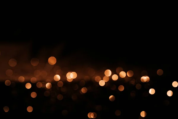 火を灯す夜の街の背景 — ストック写真