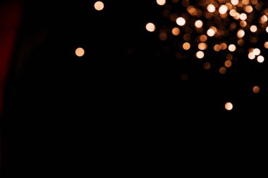 Siyah arkaplanda parlak kıvılcımlar