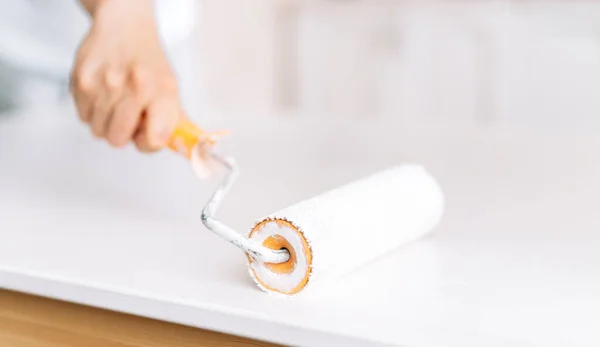 Painting the surface of the table with roller in white — Stock Photo, Image