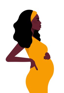 Karnında hamile bir zenci kadın. Gerçekçi kadın portresi - güzel yüz, uzun saç, Afro-Amerikan etnik kökeni. Sarı elbiseli güzel göbeğine dokunuyor. Yan görüş. Mükemmel vektör.