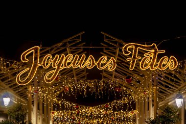 Fransızca 'da Noel Aydınlatmaları - Joyeuses Fetes - İngilizcede anlamı - Mutlu Tatiller -.