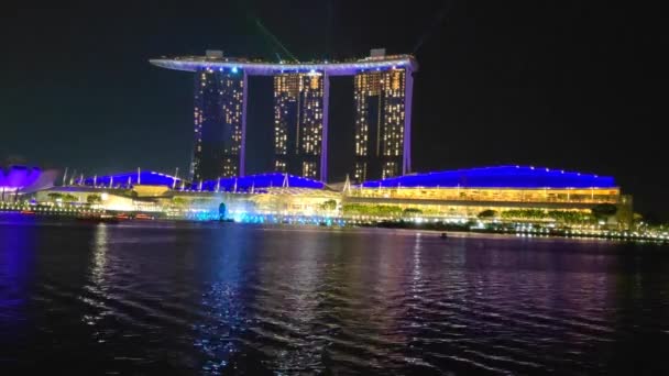 Marina Bay Sands Pada Malam Hari Sepanjang Sungai Singapura — Stok Video
