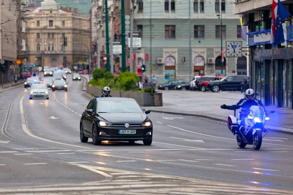 Sarajevo Bósnia Herzegovina Maio 2019 Motociclista Polícia Pedindo Motorista Para — Fotografia de Stock