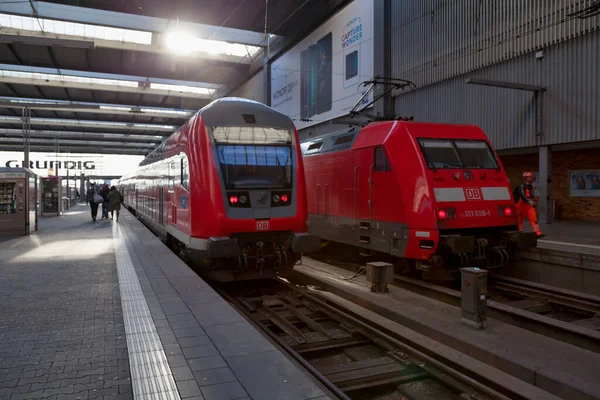 München Duitsland Mei 2019 Twee Treinen Van Deutsche Bahn Het — Stockfoto