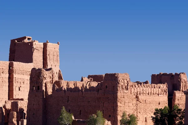 カスバトーリは17世紀の建造物で モロッコのウアラザテにある泥レンガと土で作られています — ストック写真