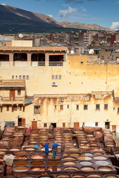 モロッコのフェズ 1月2019 メディナの建物の屋根の上の革なめしのビュー — ストック写真