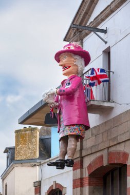 Les Gras de Douarnenez Karnavalı 'nın kralı Den' Paolig, geleneklere göre, eski limanın son gününde yakılacak..
