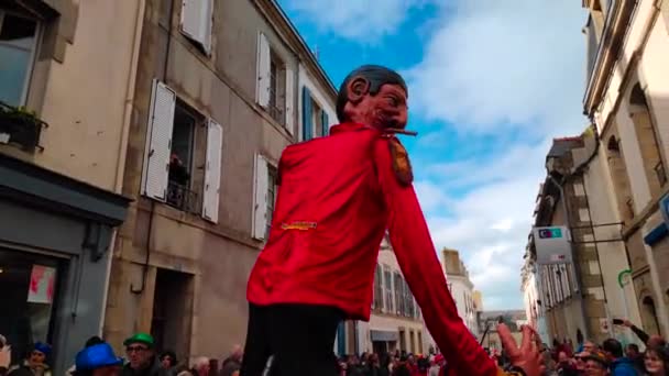 2022年2月27日 Les Gras Douarnenezは ブルターニュ全域で特に有名なカーニバルで 1835年以来毎年開催されています 2月中旬に5日間続き カーニバルやパレードが続きます — ストック動画