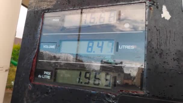 Weergave Van Een Benzinepomp Frankrijk Met Prijs Euro Liter — Stockvideo