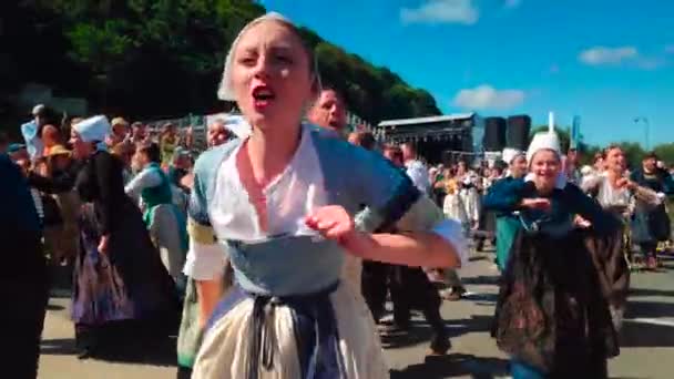 Quimper Γαλλία Ιουλίου 2022 Χορευτές Κατά Διάρκεια Του Φεστιβάλ Cornouaille — Αρχείο Βίντεο