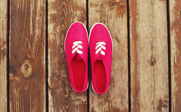 Zomer Afbeelding Van Roze Gumshoes Een Houten Tafel Vloer Achtergrond — Stockfoto