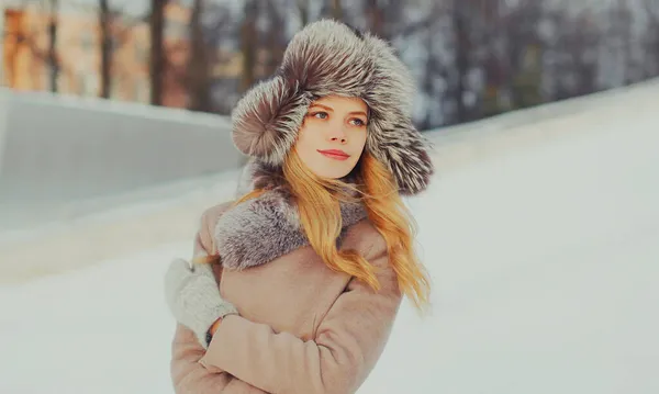 Portrait Hiver Belle Jeune Femme Blonde Portant Chapeau Extérieur — Photo