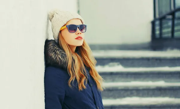 Winterporträt Nahaufnahme Von Schönen Jungen Blonden Frau Trägt Einen Hut — Stockfoto