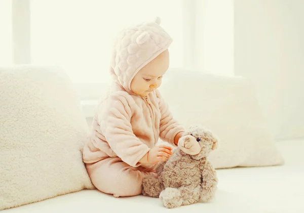 Portrait Little Baby Playing Teddy Bear Home White Room Window — Stock Photo, Image