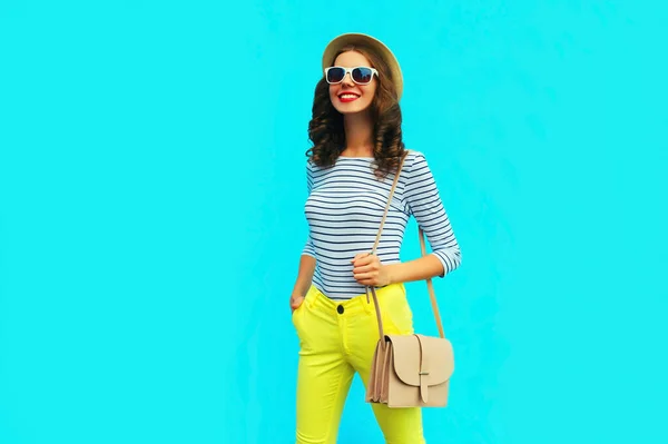 Portrait Happy Smiling Stylish Young Woman Posing Wearing Handbag Striped — Fotografie, imagine de stoc