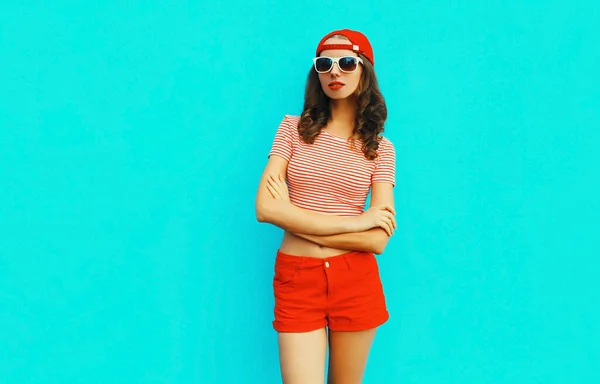 Summer Portrait Young Woman Wearing Baseball Cap Red Shorts Blue — Stockfoto
