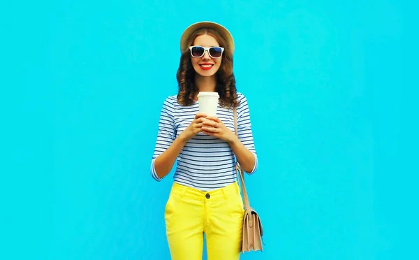 Portrait Happy Smiling Stylish Young Woman Coffee Cup Wearing Handbag — Stock Photo, Image