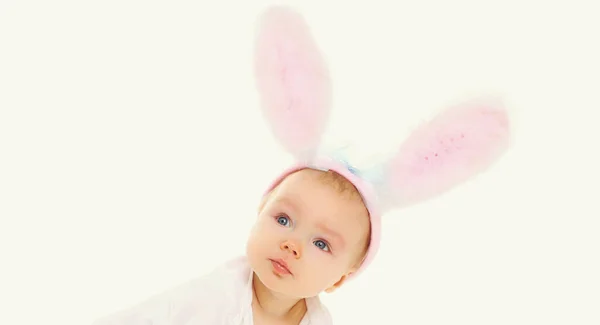 Retrato Bebê Doce Com Orelhas Coelho Rosa Sobre Fundo Branco — Fotografia de Stock
