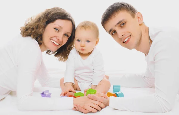 Familienporträt Von Glücklich Lächelnder Mutter Vater Spielt Auf Dem Boden — Stockfoto