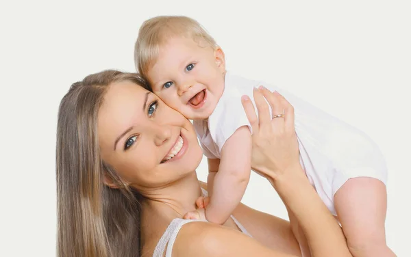 Retrato Madre Sonriente Alegre Bebé Jugando Juntos Sobre Fondo Blanco —  Fotos de Stock