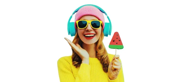 Літній Свіжий Барвистий Портрет Щасливої Смішної Молодої Жінки Навушниках Слухає — стокове фото