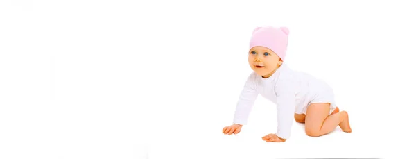 幸せなかわいい赤ちゃんクロールでピンクの帽子で床上の白い背景 バナー空白のコピースペースのために広告テキスト — ストック写真