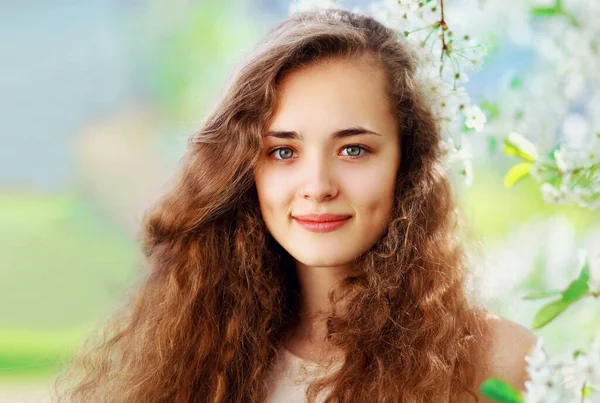 Portrait Beautiful Cute Young Woman Long Curly Hair Spring Blooming — Stock Photo, Image