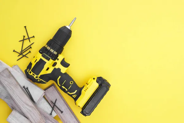 Yellow Black Screwdriver Yellow Background Screws Set Bits Copy Space — Stock Photo, Image