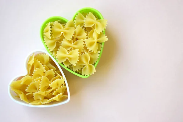 https://st.depositphotos.com/36062274/54082/i/450/depositphotos_540824746-stock-photo-butterfly-shaped-pasta-stacked-in.jpg
