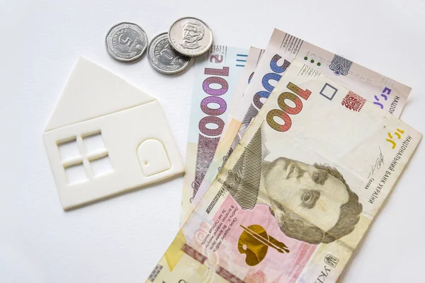 100 500 1000 Hryvnia Lık Banknotlar Küçük Beyaz Bir Kağıt — Stok fotoğraf