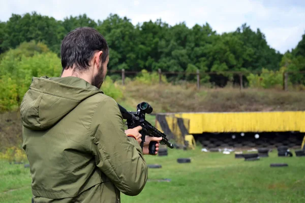 Kharkiv Ukrajina Září2021 Mladík Vycvičen Bojové Střelbě Pušky Ar15 Střelné — Stock fotografie