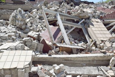 Ukrayna 'nın Harkov kentindeki Ukrayna okulu Ukrayna ve Rusya arasındaki çatışma sonucu bombalandı. Savaş ve sonrası. Savaşı durdurun..