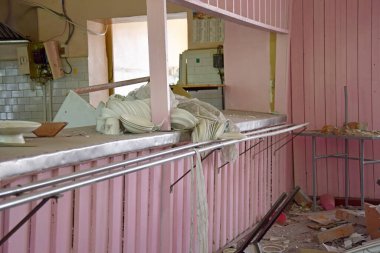 Ukrayna 'nın Harkov kentindeki Ukrayna okulu Ukrayna ve Rusya arasındaki çatışma sonucu bombalandı. Savaş ve sonrası. Savaşı durdurun..