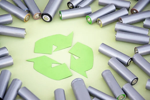 Gebrauchte Batterien Und Ordnungsgemäße Entsorgung Umwelt Und Bodenschonender Batterien Auf — Stockfoto