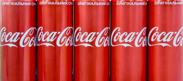Kharkiv Ukraine August 2021 Veel Blikken Coca Cola Soda Met — Stockfoto