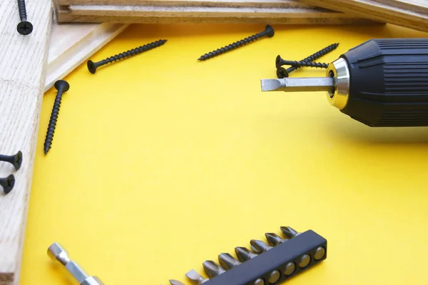 Yellow Black Screwdriver Yellow Background Screws Set Bits Copy Space — Stock Photo, Image