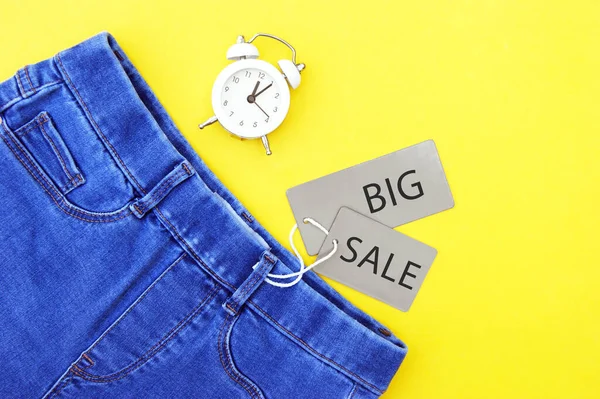 Flat Lay Detail Jeans Grey Labels Inscription Big Sale Yellow — 图库照片