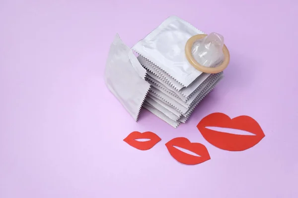 Many White Packages Unopened Condoms Paper Kisses Using Condom Reduce —  Fotos de Stock