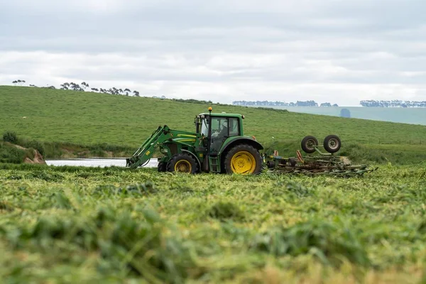 Making Growing Hay Silage Australia Tractors Machinery Cattle Farm Summer — Stock Photo, Image