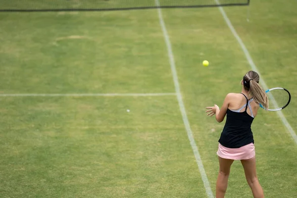 Amateur Jouant Tennis Lors Tournoi Match Sur Herbe Allemagne Halle — Photo