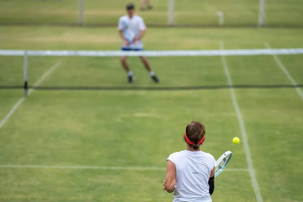 Amateur Jugando Tenis Torneo Partido Hierba Halle Germany — Foto de Stock