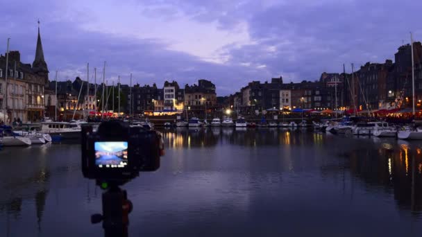 Honfleur Franciaország 2021 Július Kamera Kék Órában Rögzíti Normandiai Honfleur — Stock videók