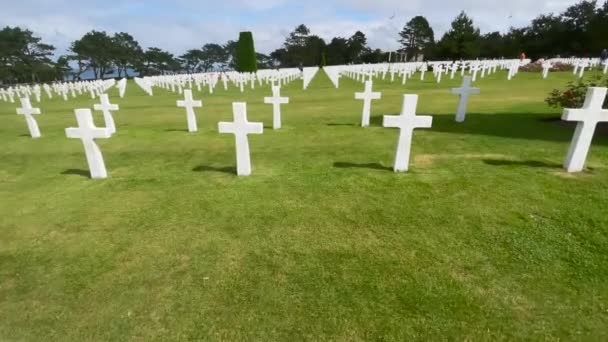 Colleville Sur Mer Francia Agosto 2021 Cementerio Americano Bordeado Cruces — Vídeo de stock