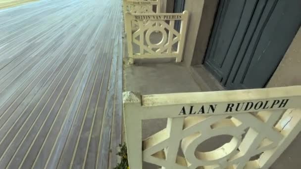 Deauville Franciaország Augusztus 202 Festői Strand Szekrények Sétányon Des Planches — Stock videók